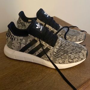 Like New Adidas Mens Tennis Shoes